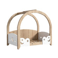 Lit enfant en bois avec arche lumineuse et décorations étoilées